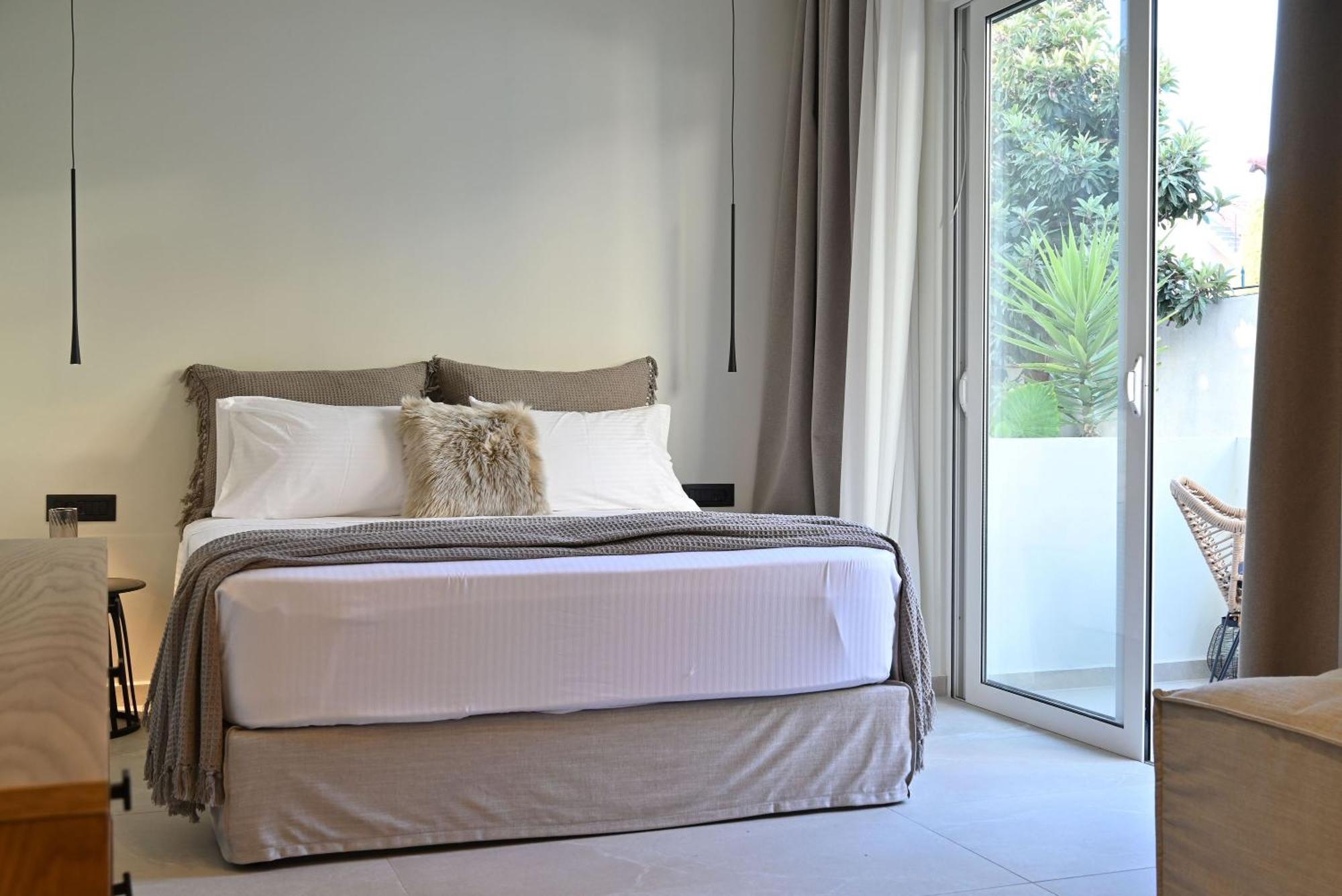 Rhotheon Suites In Ялисос Екстериор снимка