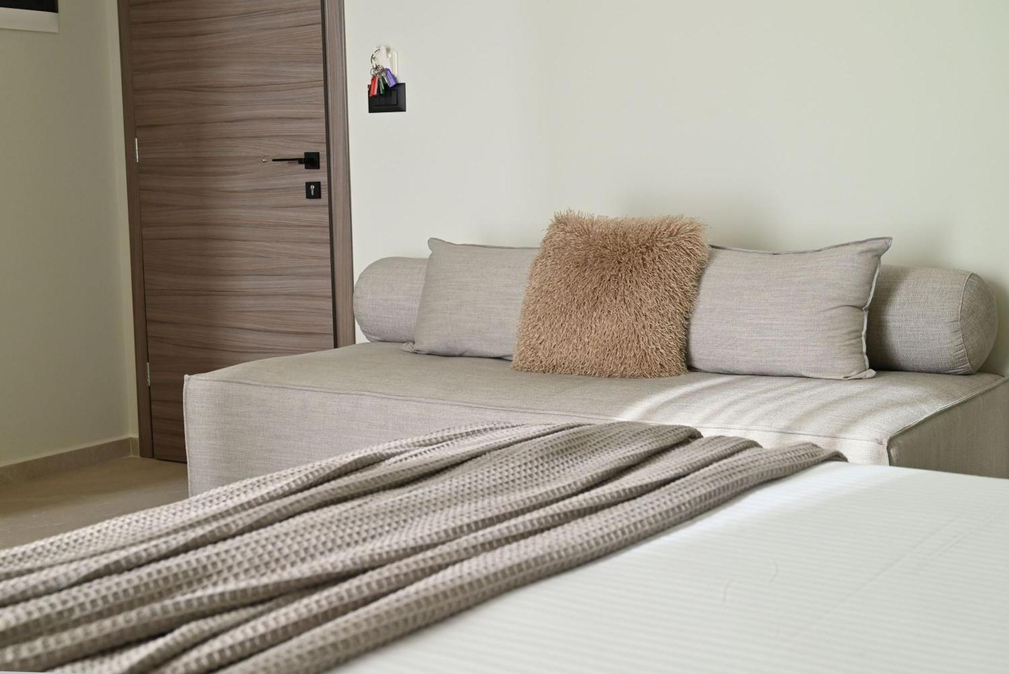 Rhotheon Suites In Ялисос Екстериор снимка