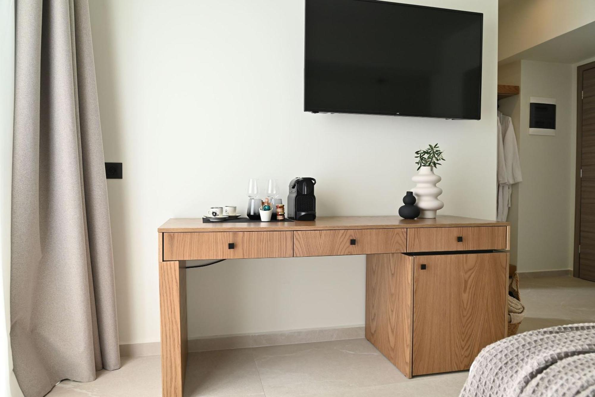 Rhotheon Suites In Ялисос Екстериор снимка