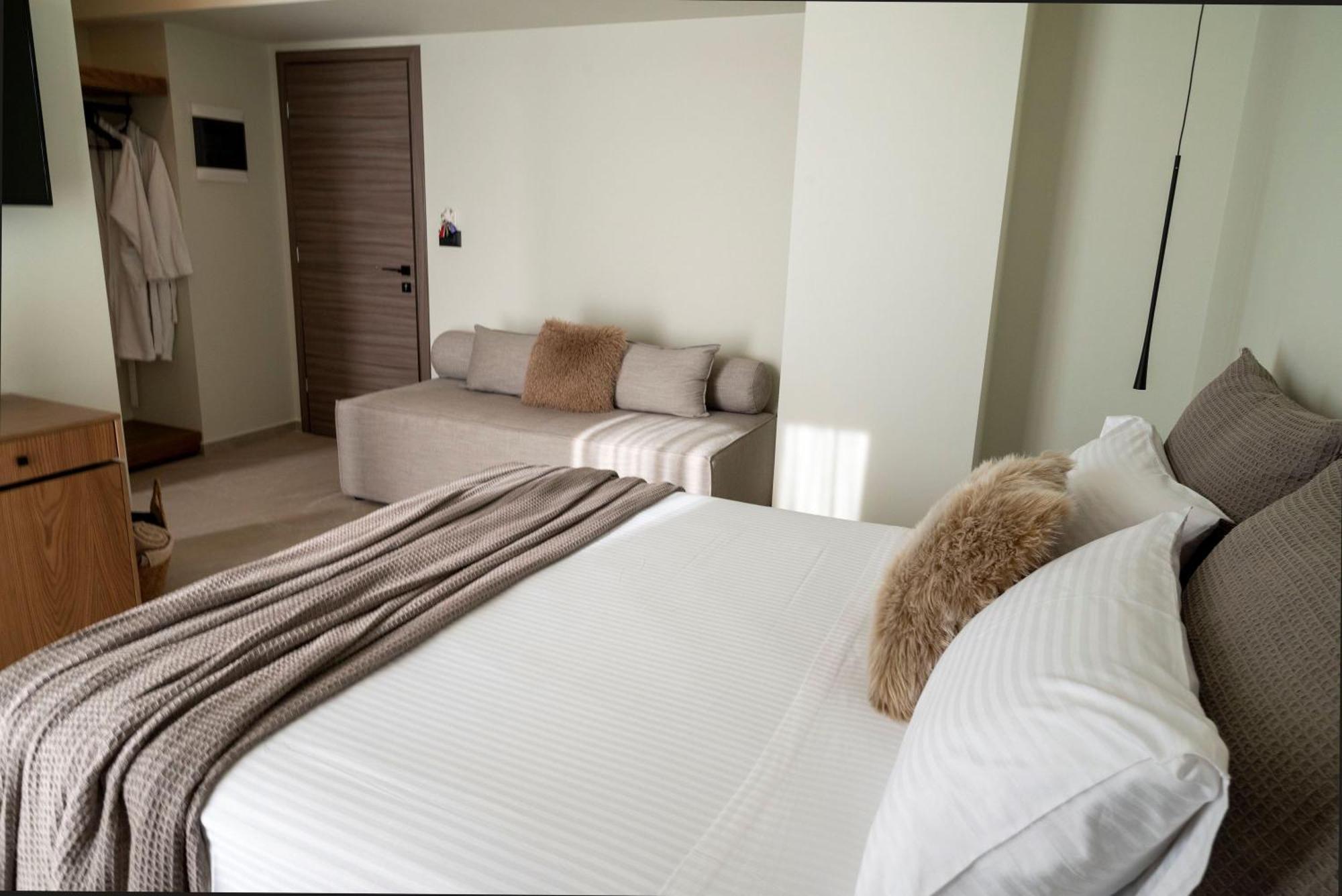 Rhotheon Suites In Ялисос Екстериор снимка