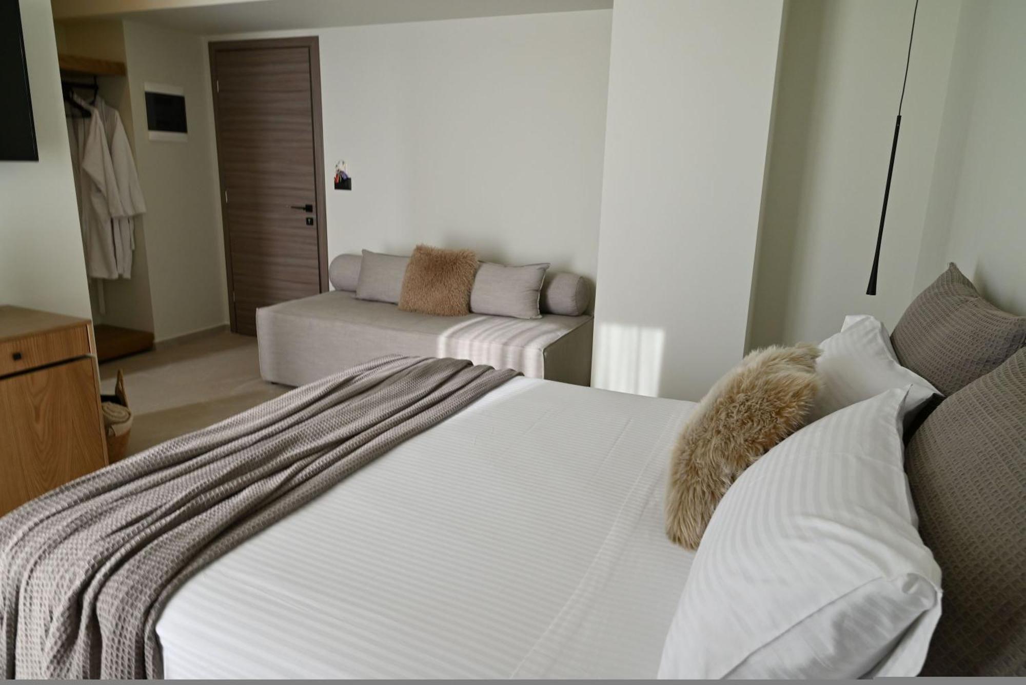 Rhotheon Suites In Ялисос Екстериор снимка
