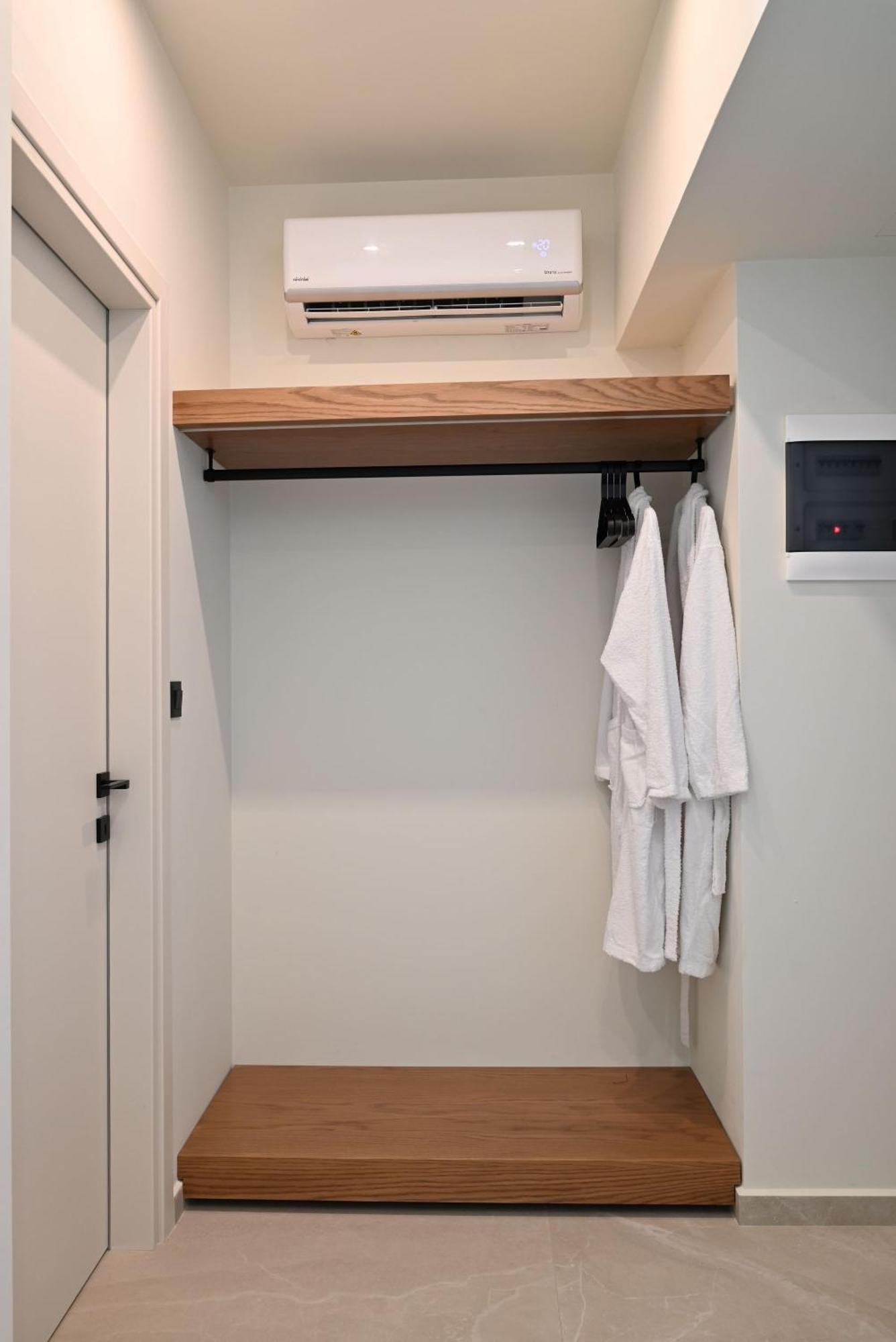 Rhotheon Suites In Ялисос Екстериор снимка