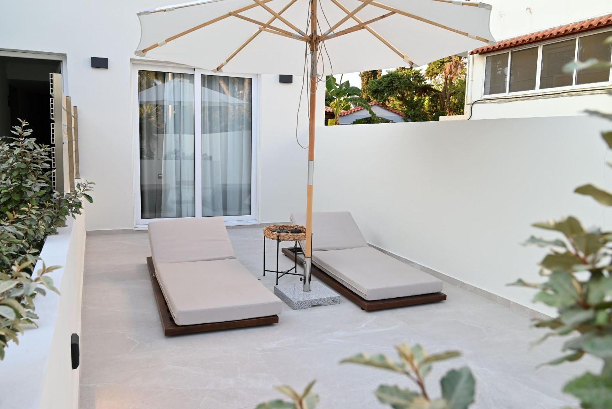 Rhotheon Suites In Ялисос Екстериор снимка