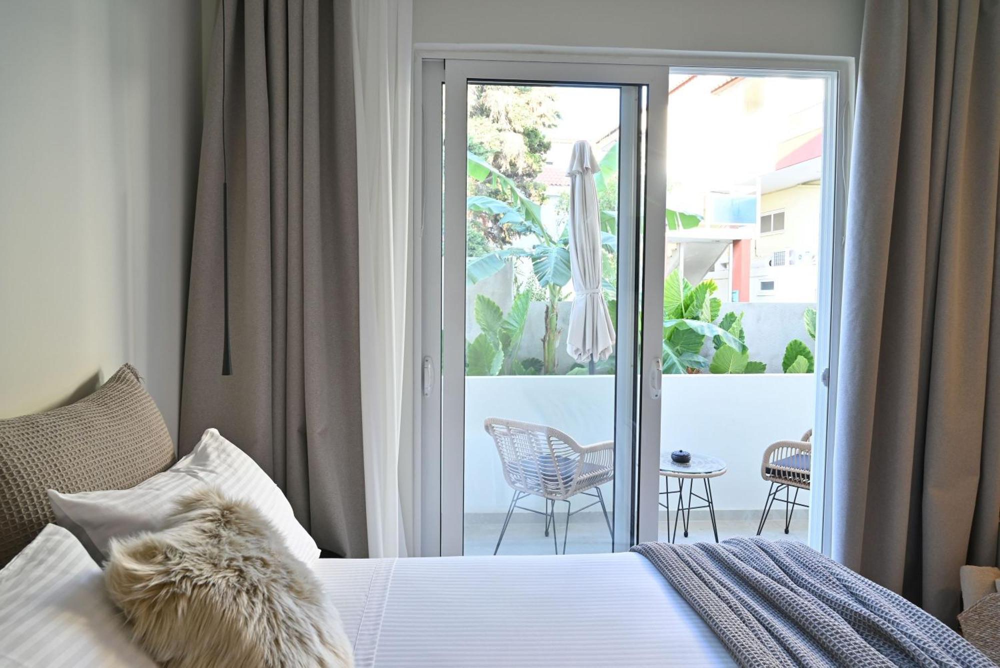 Rhotheon Suites In Ялисос Екстериор снимка
