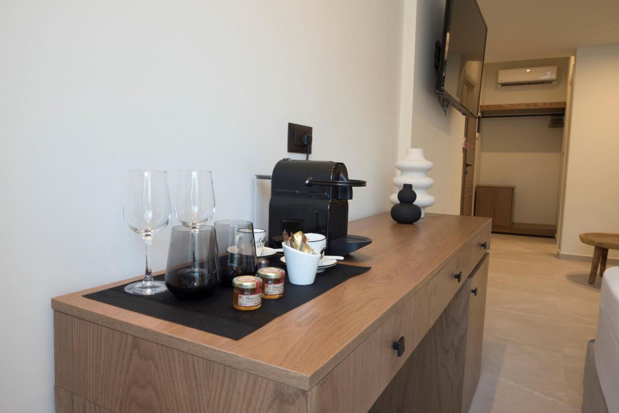 Rhotheon Suites In Ялисос Екстериор снимка