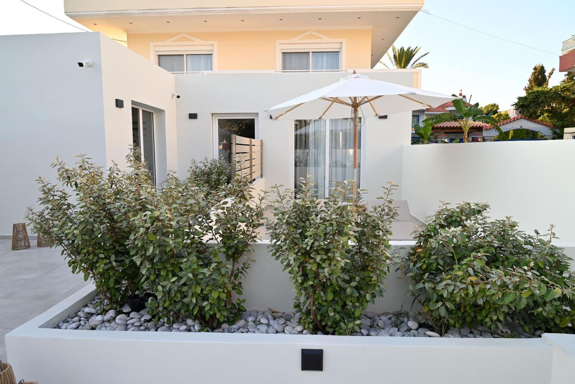 Rhotheon Suites In Ялисос Екстериор снимка