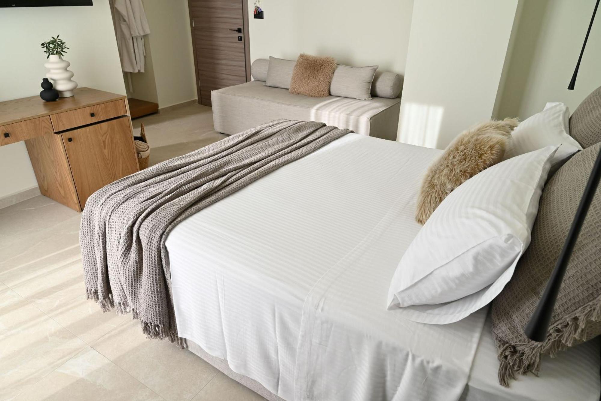 Rhotheon Suites In Ялисос Екстериор снимка